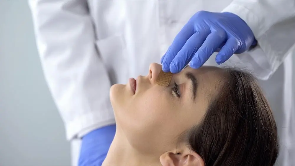 Nasenkorrektur- Rhinoplastik in der Türkei bei Merhabeauty Nasenkorrektur- Rhinoplastik in der Türkei bei Merhabeauty